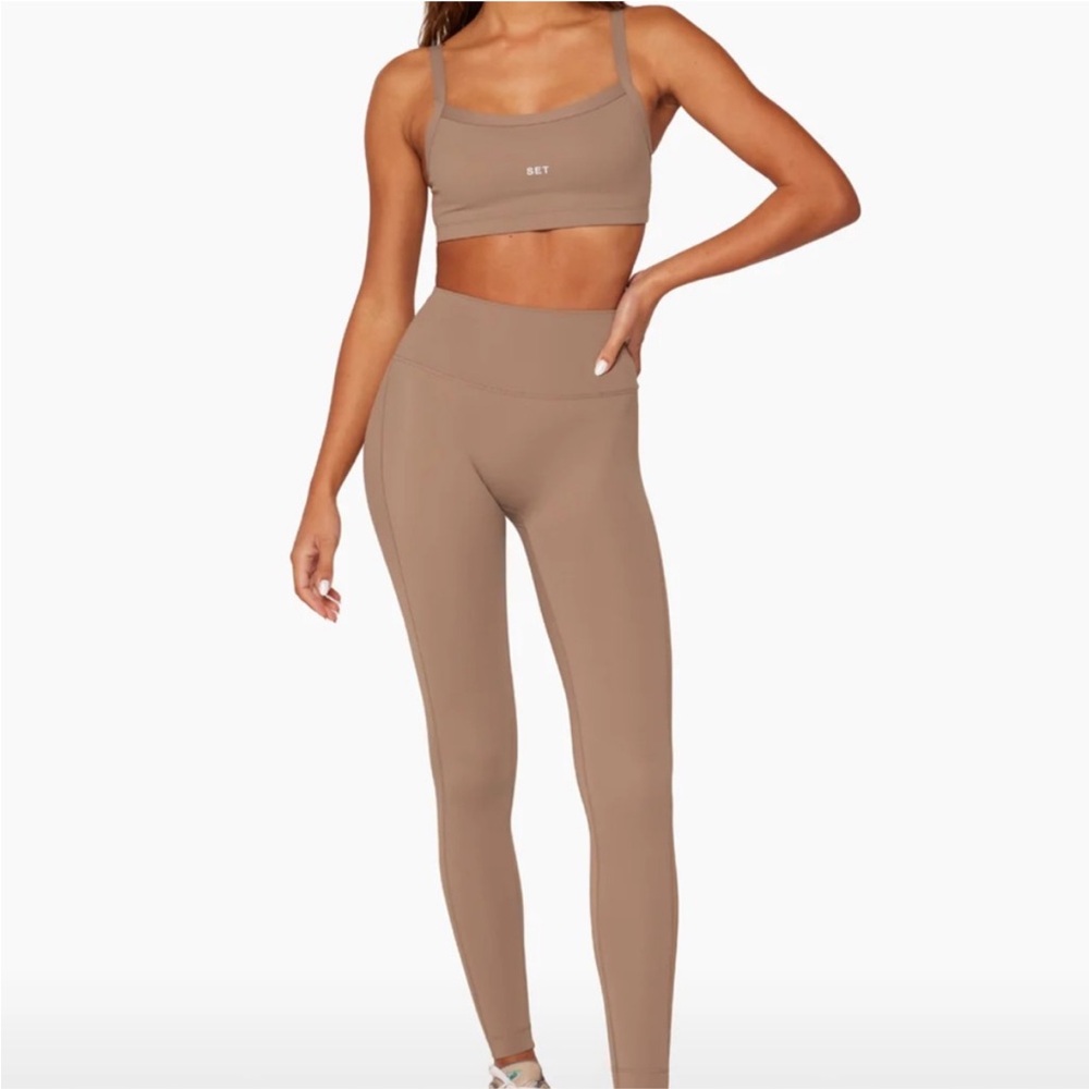 Set Active sports bra and leggings set
Size M